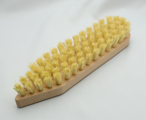 Waschbürste, Scheuerbürste mit hellen reinen Naturfasern. Hergestellt in Todtnau von der Bürstenfabrik Keller GmbH, ein Traditionsunternehmen seit 1869.
